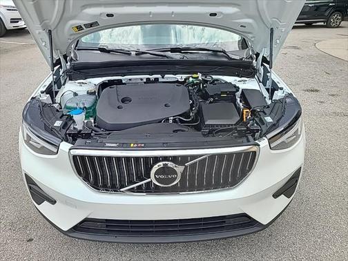 2025 Volvo XC40 Core Bright Theme