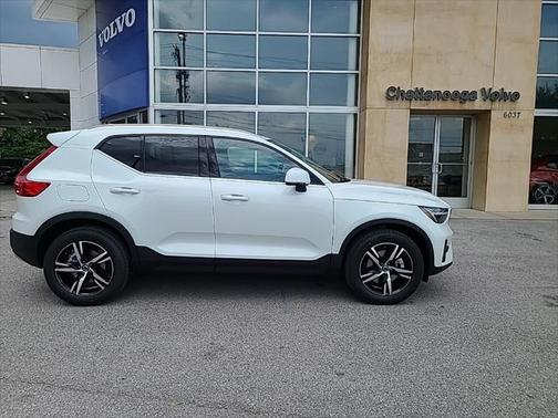 2025 Volvo XC40 Core Bright Theme