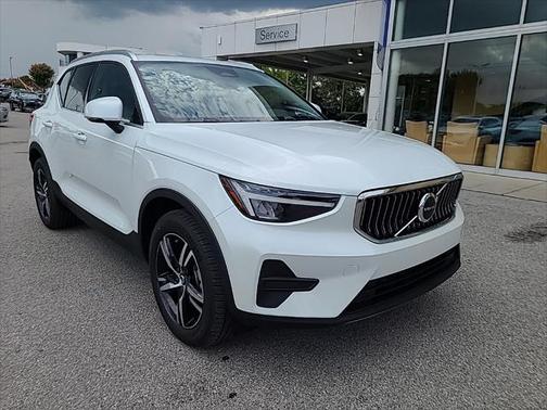 2025 Volvo XC40 Core Bright Theme