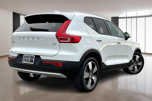 2020 Volvo XC40 T4 Momentum