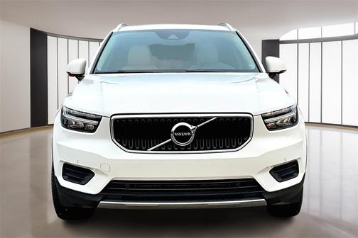 2020 Volvo XC40 T4 Momentum
