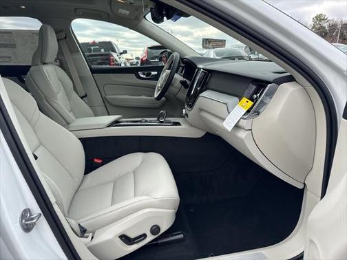 2025 Volvo XC60 Plug-In Hybrid T8 Plus