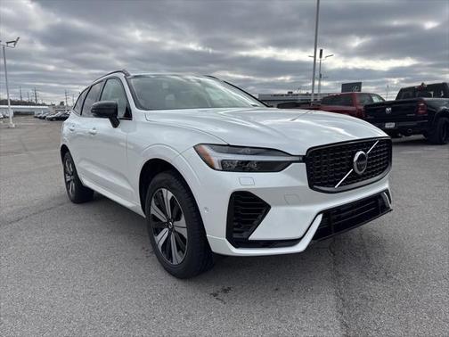 2025 Volvo XC60 Plug-In Hybrid T8 Plus