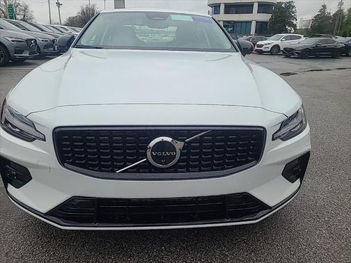 2024 Volvo S60 B5 Plus Dark Theme