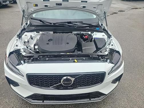 2024 Volvo S60 B5 Plus Dark Theme
