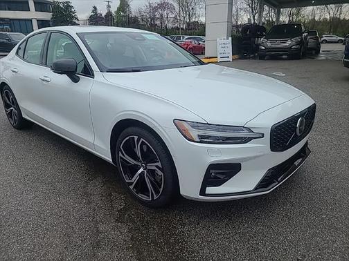 2024 Volvo S60 B5 Plus Dark Theme