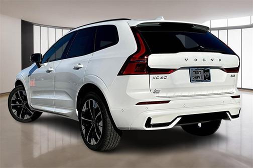 2026 Volvo XC60 B5 Plus