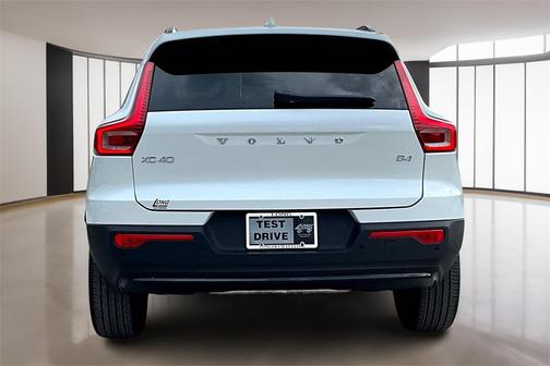 2026 Volvo XC40 B4 Plus