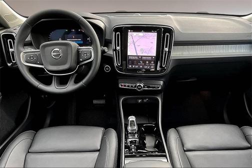 2026 Volvo XC40 B4 Plus