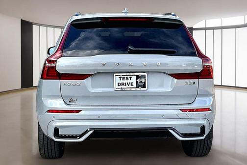 Vapour Grey Metallic 2026 Volvo XC60 B5 Plus