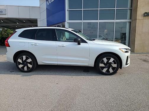 2025 Volvo XC60 Plug-In Hybrid T8 Plus