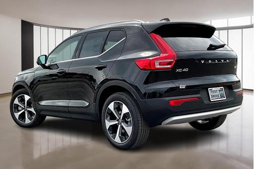 2025 Volvo XC40 B5 Plus Bright Theme
