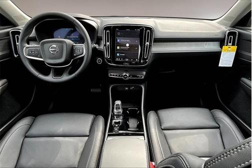 2025 Volvo XC40 B5 Plus Bright Theme