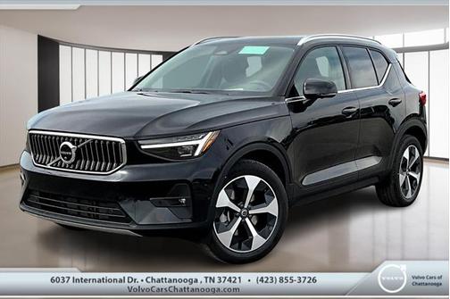 2025 Volvo XC40 B5 Plus Bright Theme