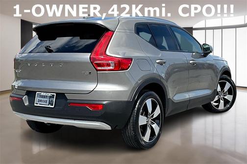 2022 Volvo XC40 T5 Momentum