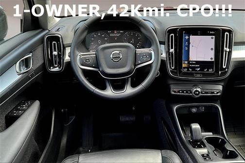 2022 Volvo XC40 T5 Momentum