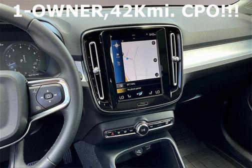 2022 Volvo XC40 T5 Momentum