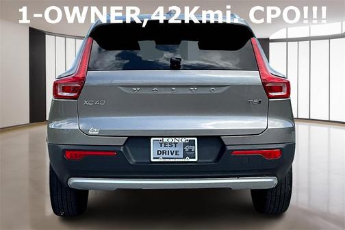 2022 Volvo XC40 T5 Momentum