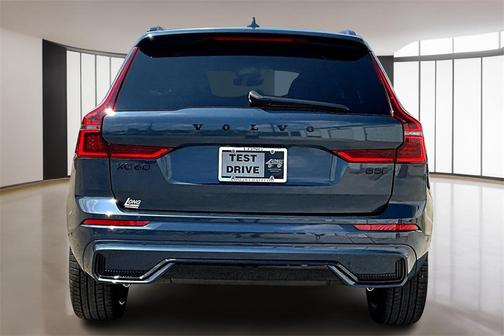 2026 Volvo XC60 B5 Ultra Black Edition