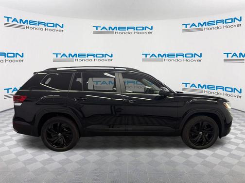 Deep Black Pearl 2022 Volkswagen Atlas 3.6L SE w/Technology