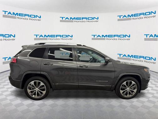 Granite Crystal Metallic Clearcoat 2019 Jeep Cherokee Overland