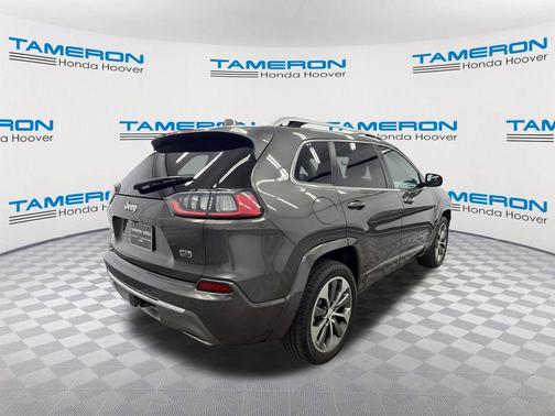 Granite Crystal Metallic Clearcoat 2019 Jeep Cherokee Overland