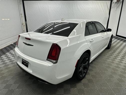 2022 Chrysler 300 Touring