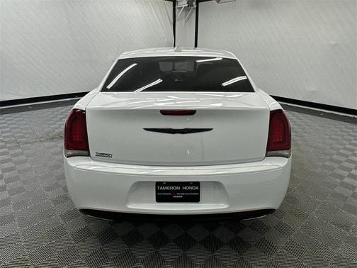 2022 Chrysler 300 Touring