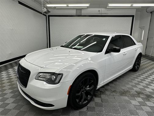 2022 Chrysler 300 Touring