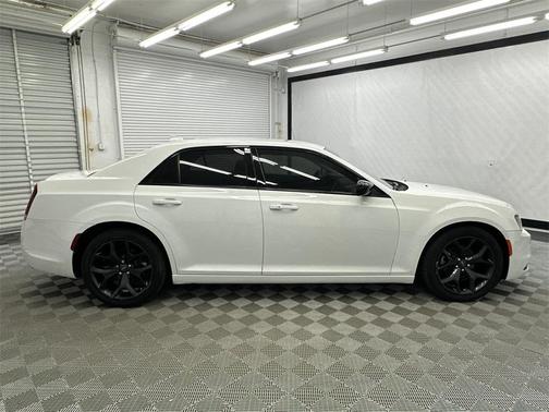 2022 Chrysler 300 Touring