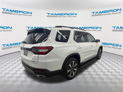 2025 Honda Pilot Touring 8-Passenger