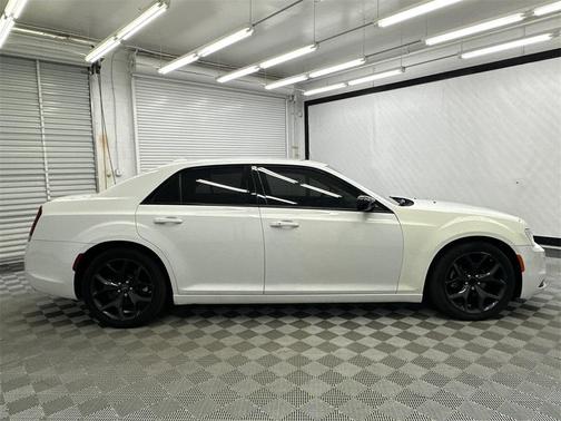2022 Chrysler 300 Touring
