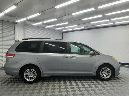 2012 Toyota Sienna XLE