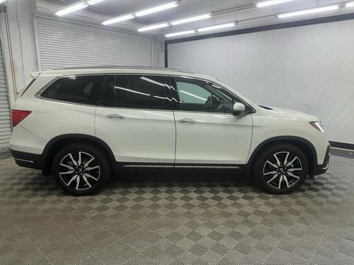 2022 Honda Pilot Touring 8-Passenger