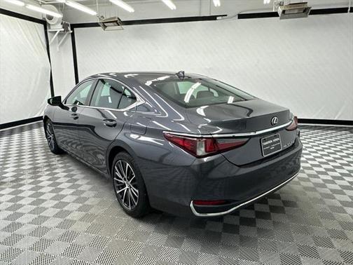 2023 Lexus ES 250 Base