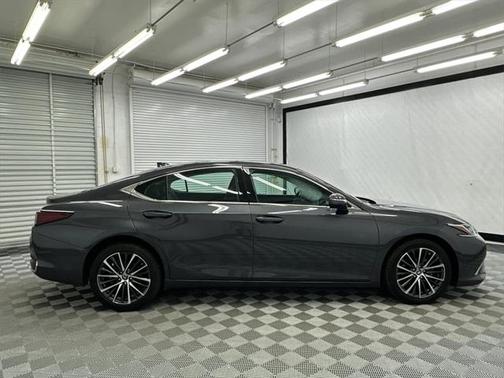 2023 Lexus ES 250 Base