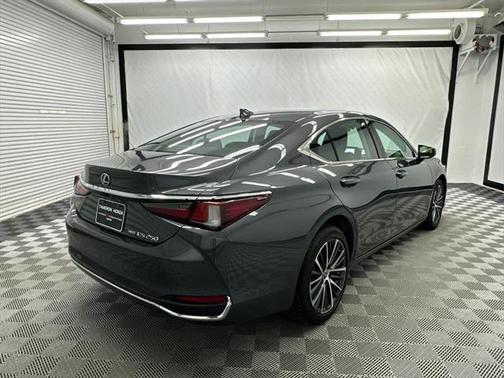 2023 Lexus ES 250 Base