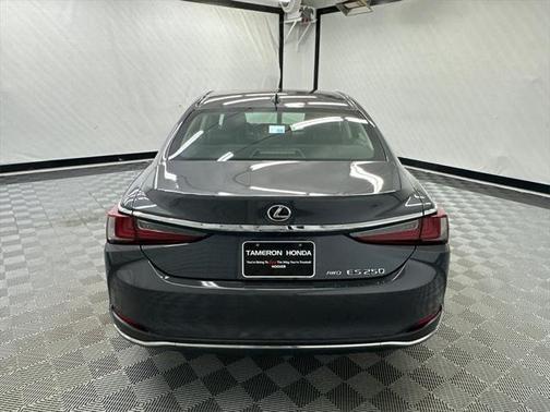 2023 Lexus ES 250 Base