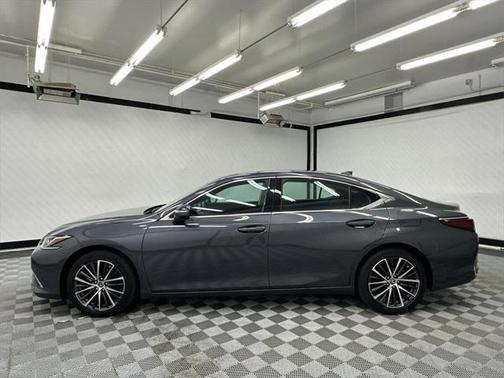 2023 Lexus ES 250 Base
