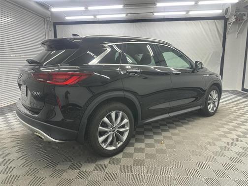 2022 INFINITI QX50 LUXE