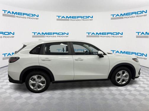 Platinum White Pearl 2024 Honda HR-V LX