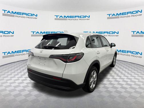 Platinum White Pearl 2024 Honda HR-V LX