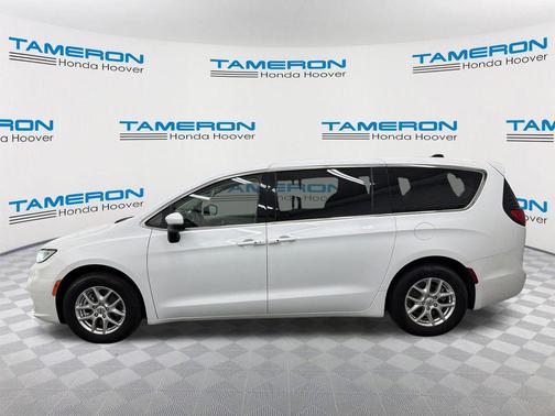 Bright White Clearcoat 2023 Chrysler Pacifica Touring L