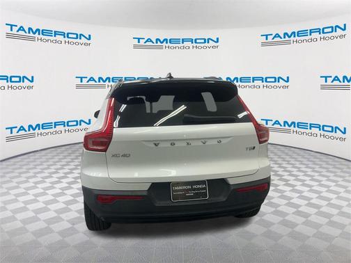 2021 Volvo XC40 T5 R-Design