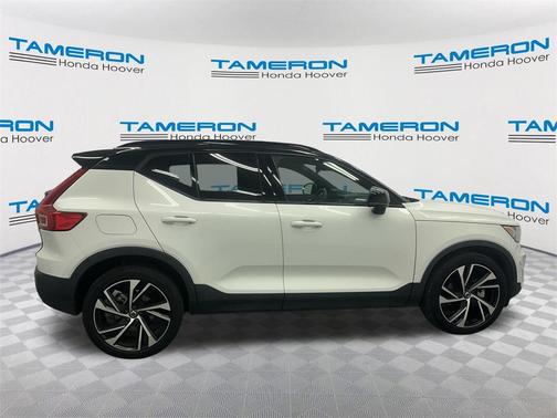 2021 Volvo XC40 T5 R-Design