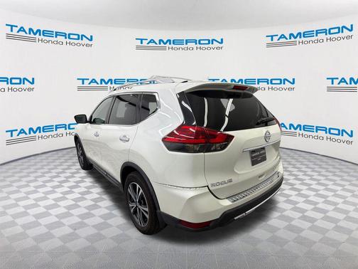 Pearl White 2017 Nissan Rogue SL