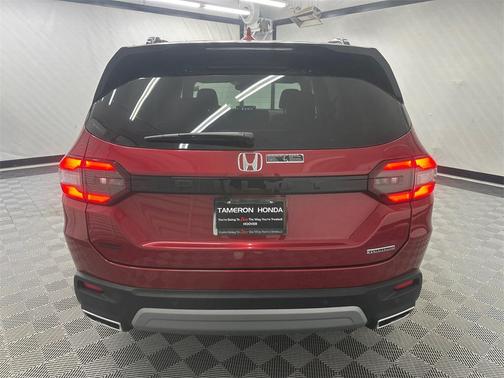 2025 Honda Pilot Touring 8-Passenger