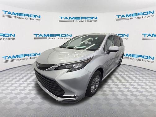 2024 Toyota Sienna XLE