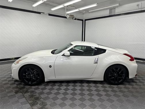 2016 Nissan 370Z Base