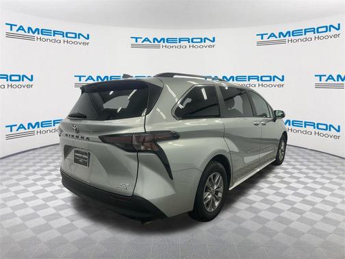 2024 Toyota Sienna XLE